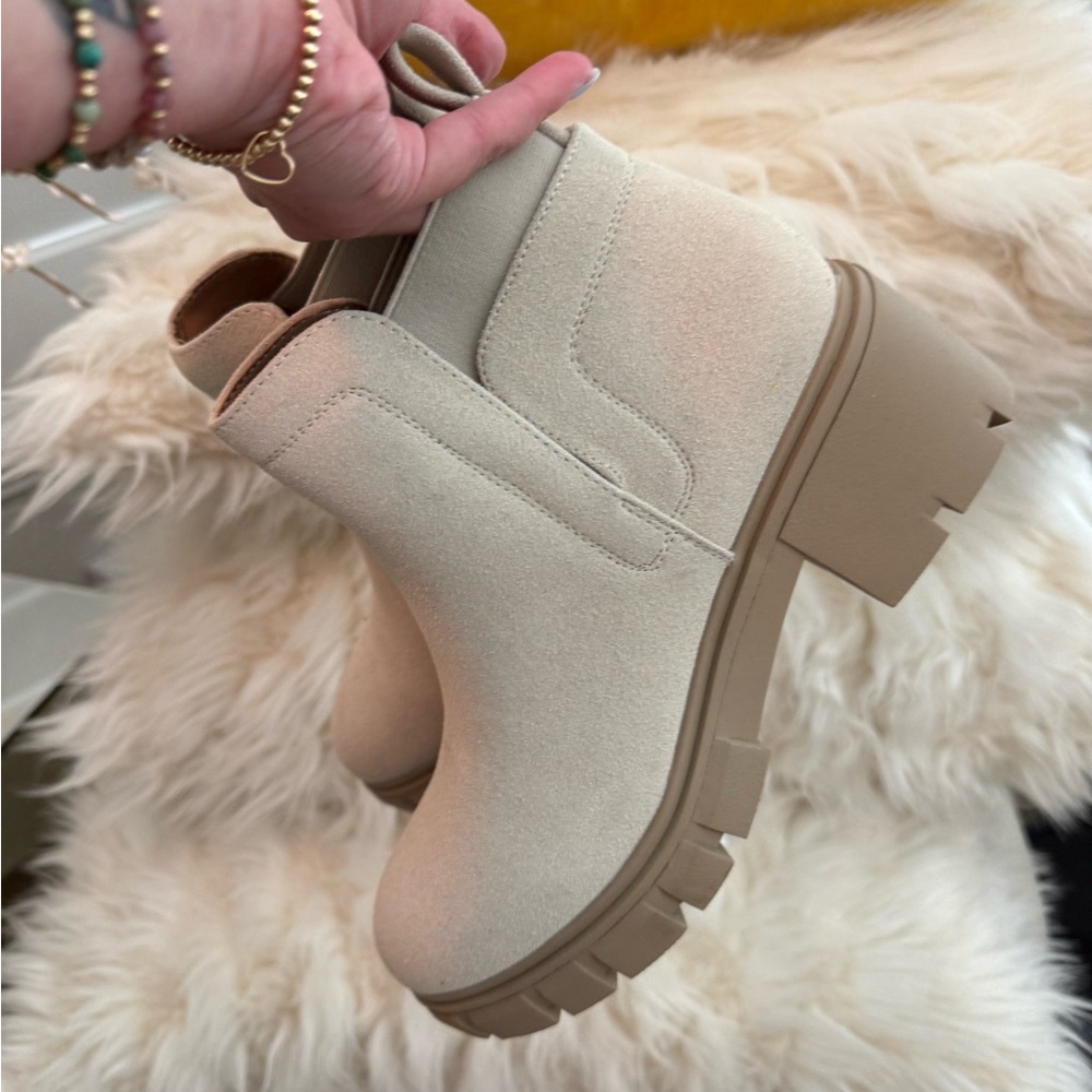 Athlefit Women's Chelsea Boots